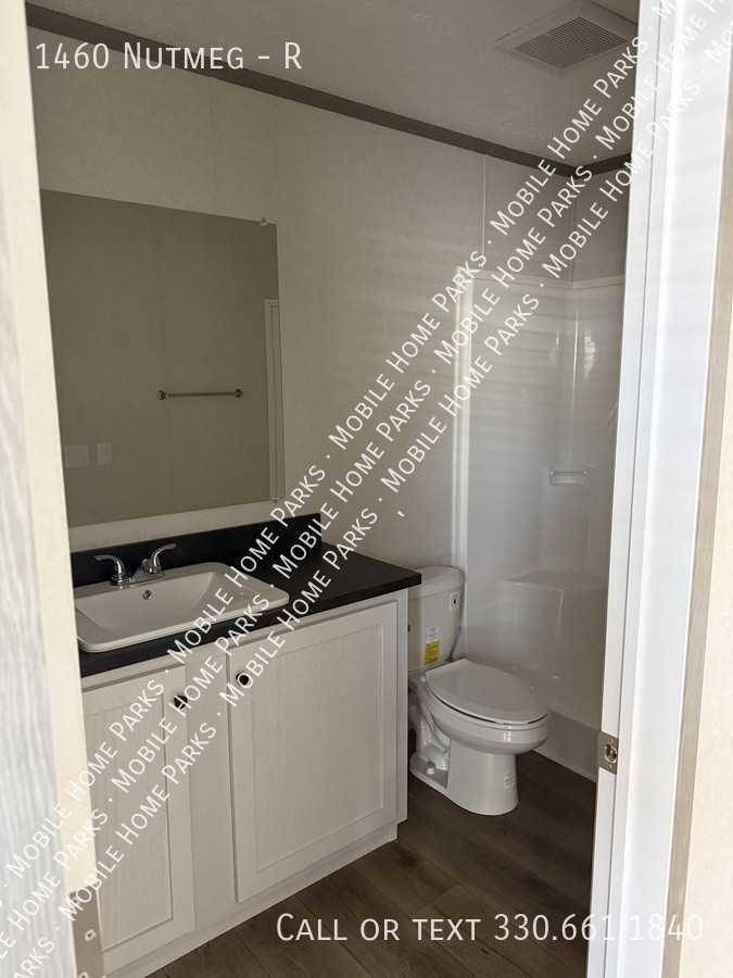 1460 Nutmeg St #R - Photo 5 of 7