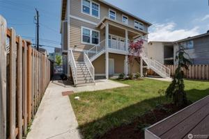featured image of 3323 Hoyt Ave #D