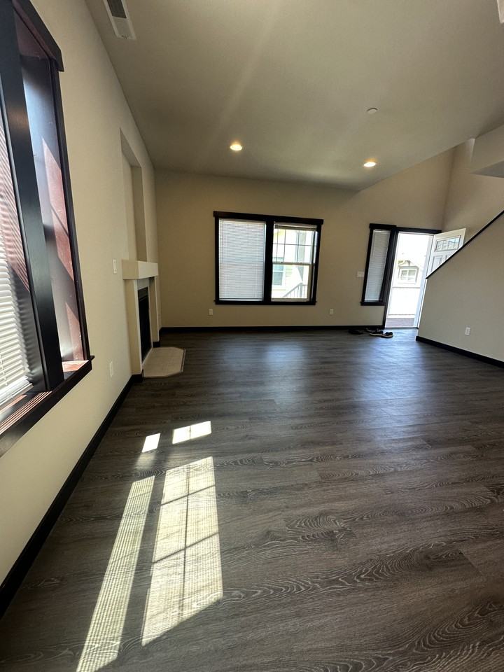 3323 Hoyt Ave #D - Photo 2 of 16