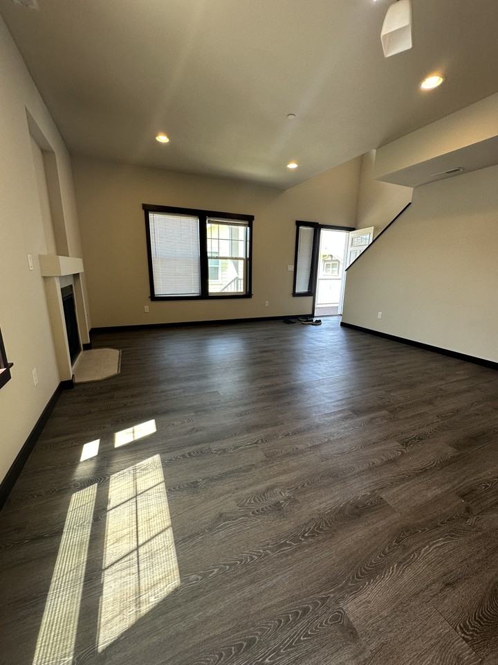 3323 Hoyt Ave #D - Photo 3 of 16