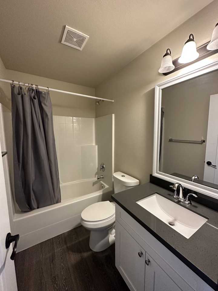 3323 Hoyt Ave #D - Photo 7 of 16