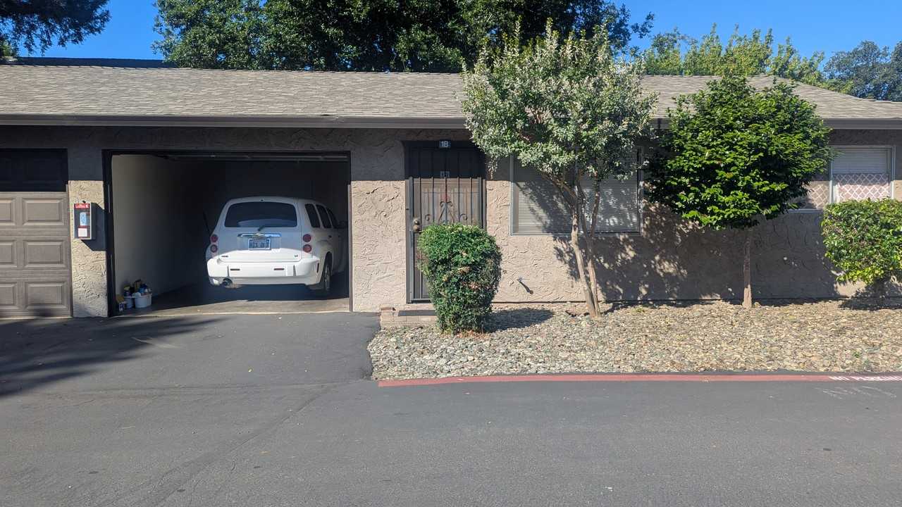 186 E Shasta Ave #1B - Photo 4 of 7