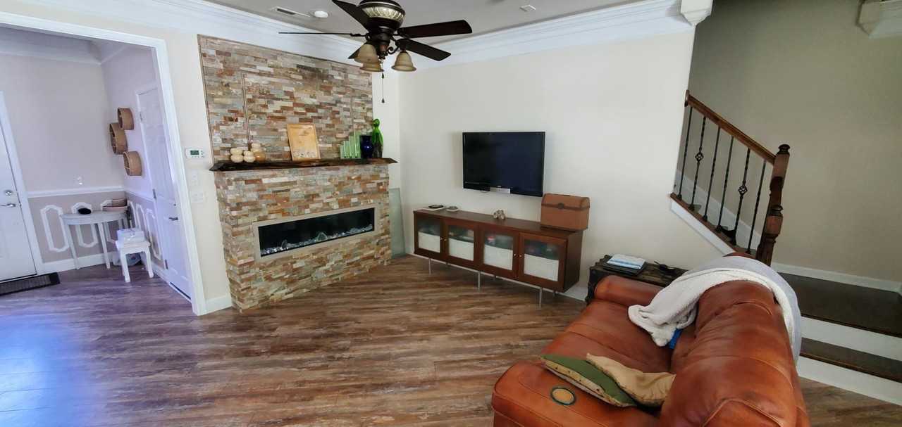 2426 Royal York Ave - Photo 3 of 14