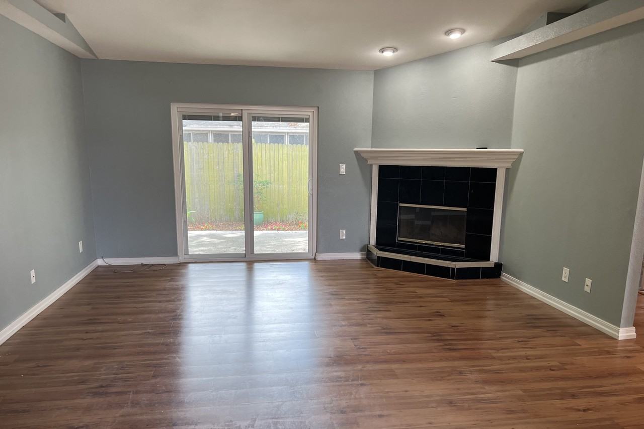 218 Maple Ave #NA - Photo 2 of 7