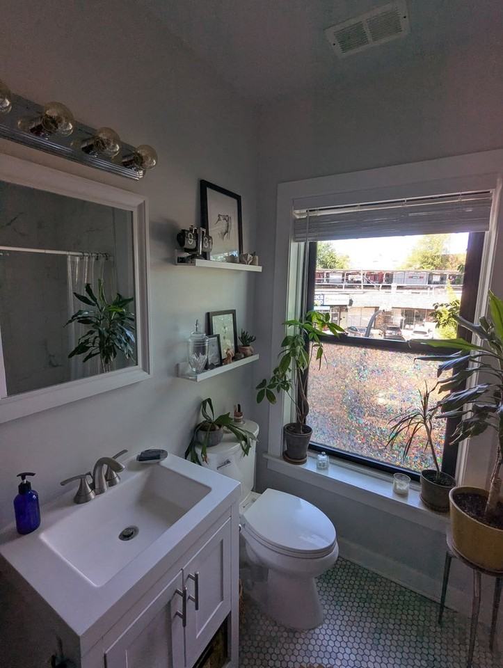 1447 W Jarvis Ave #2W - Photo 4 of 9