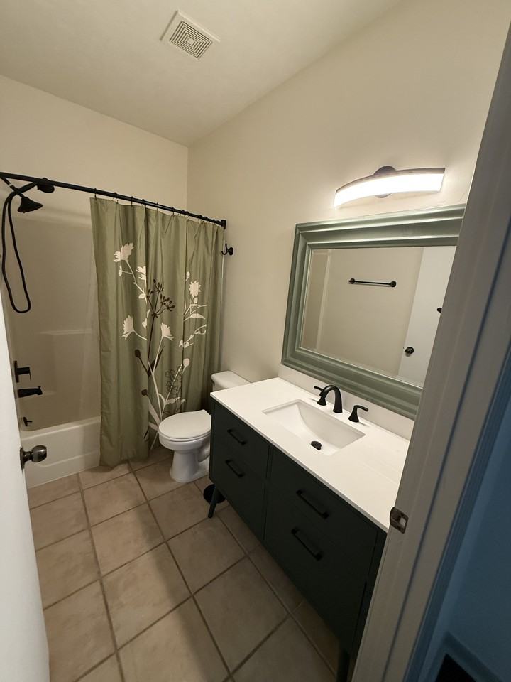 4700 Sw Archer Rd #E34 - Photo 6 of 9
