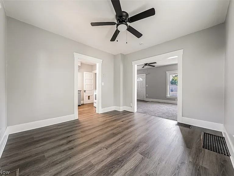 703 E River St #NA - Photo 5 of 6