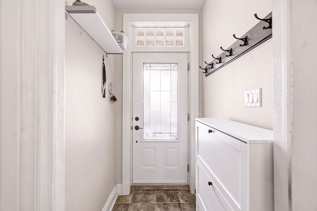 81 Anderson Street - Photo 3 of 30