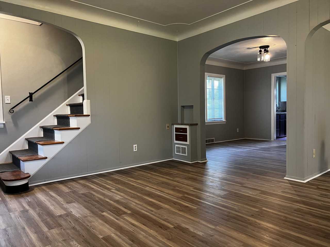 1116 Woodstock Ave - Photo 4 of 16
