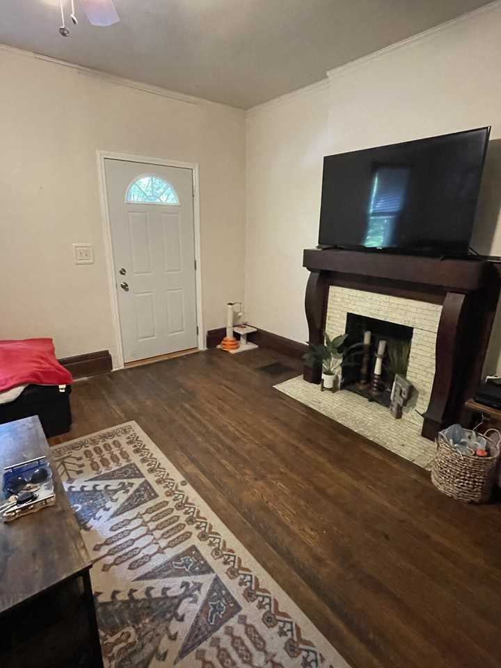 2346 East Ave - Photo 2 of 11