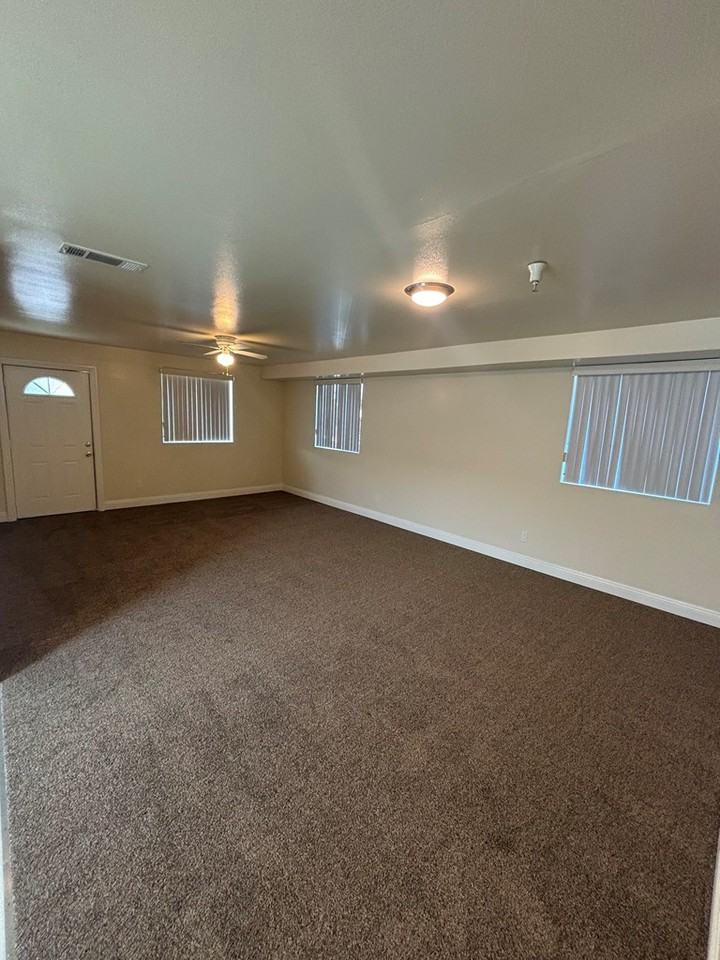 638 West Colden Avenue - Photo 3 of 21