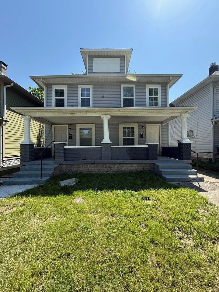 625 N Tacoma Ave - Photo 3 of 11
