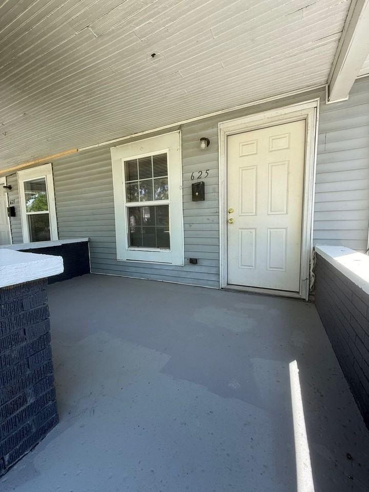 625 N Tacoma Ave - Photo 4 of 11