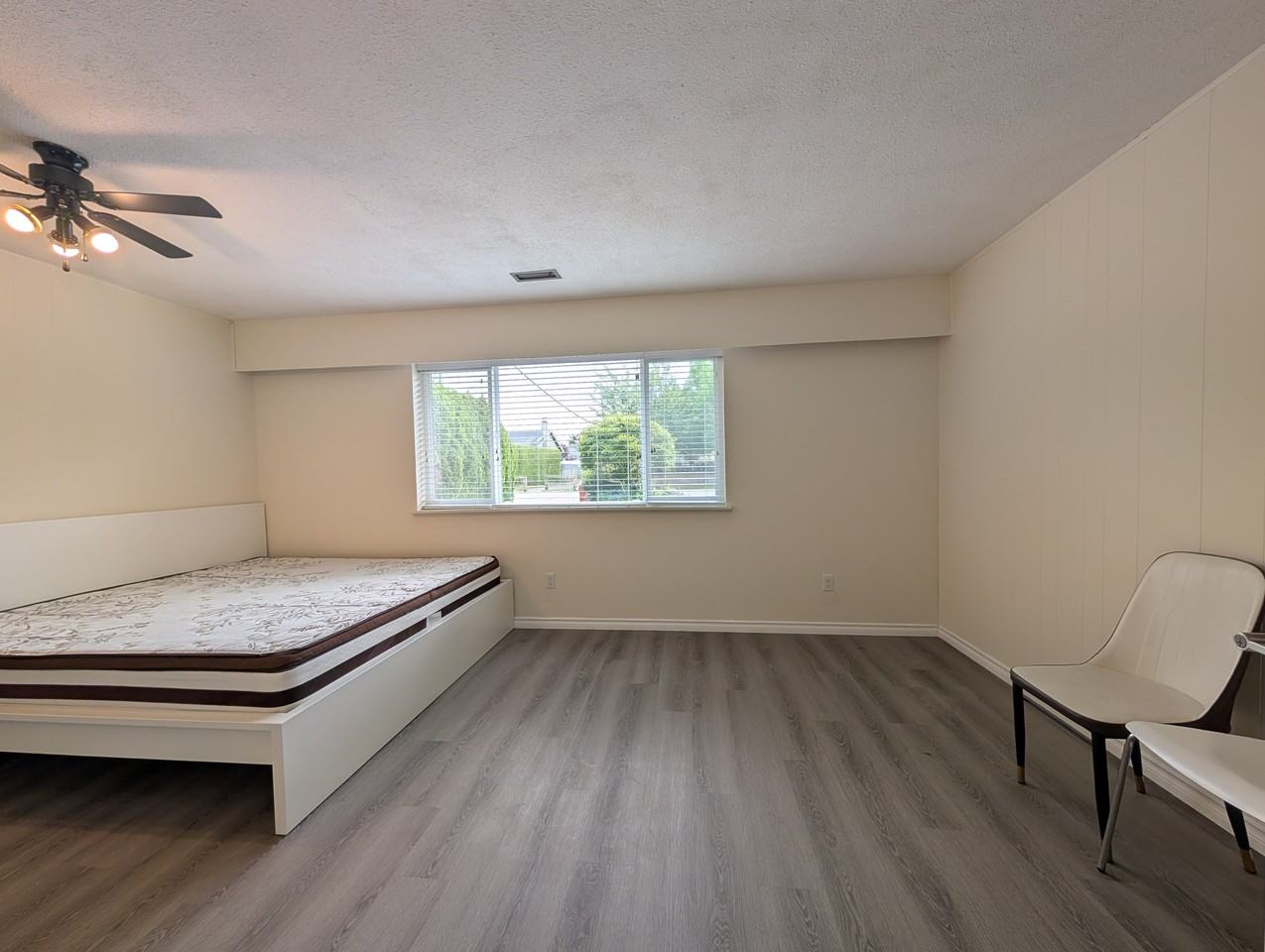 10300 Seacote Road - Photo 3 of 8