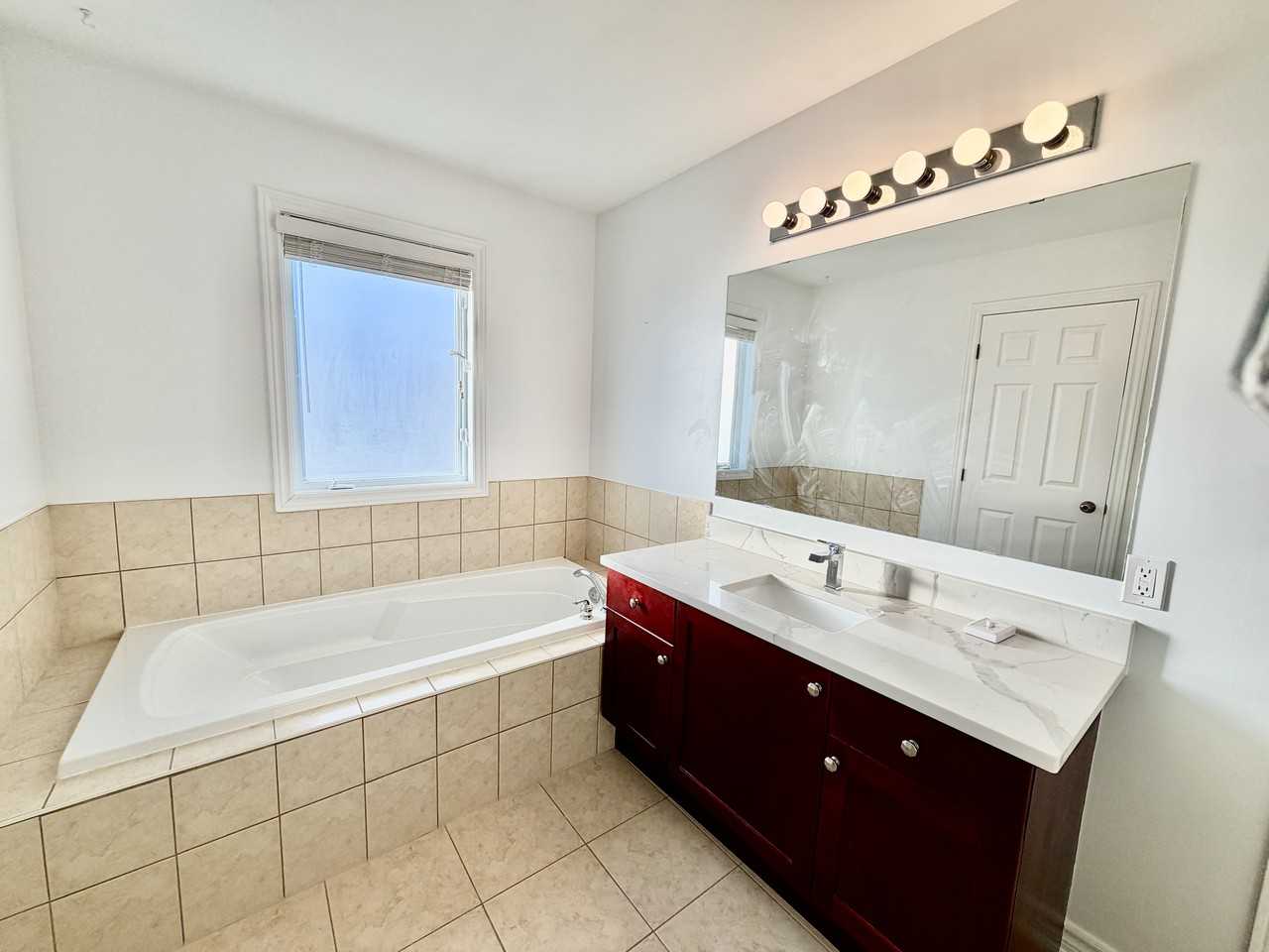 313 Glenbrae Avenue - Photo 7 of 32