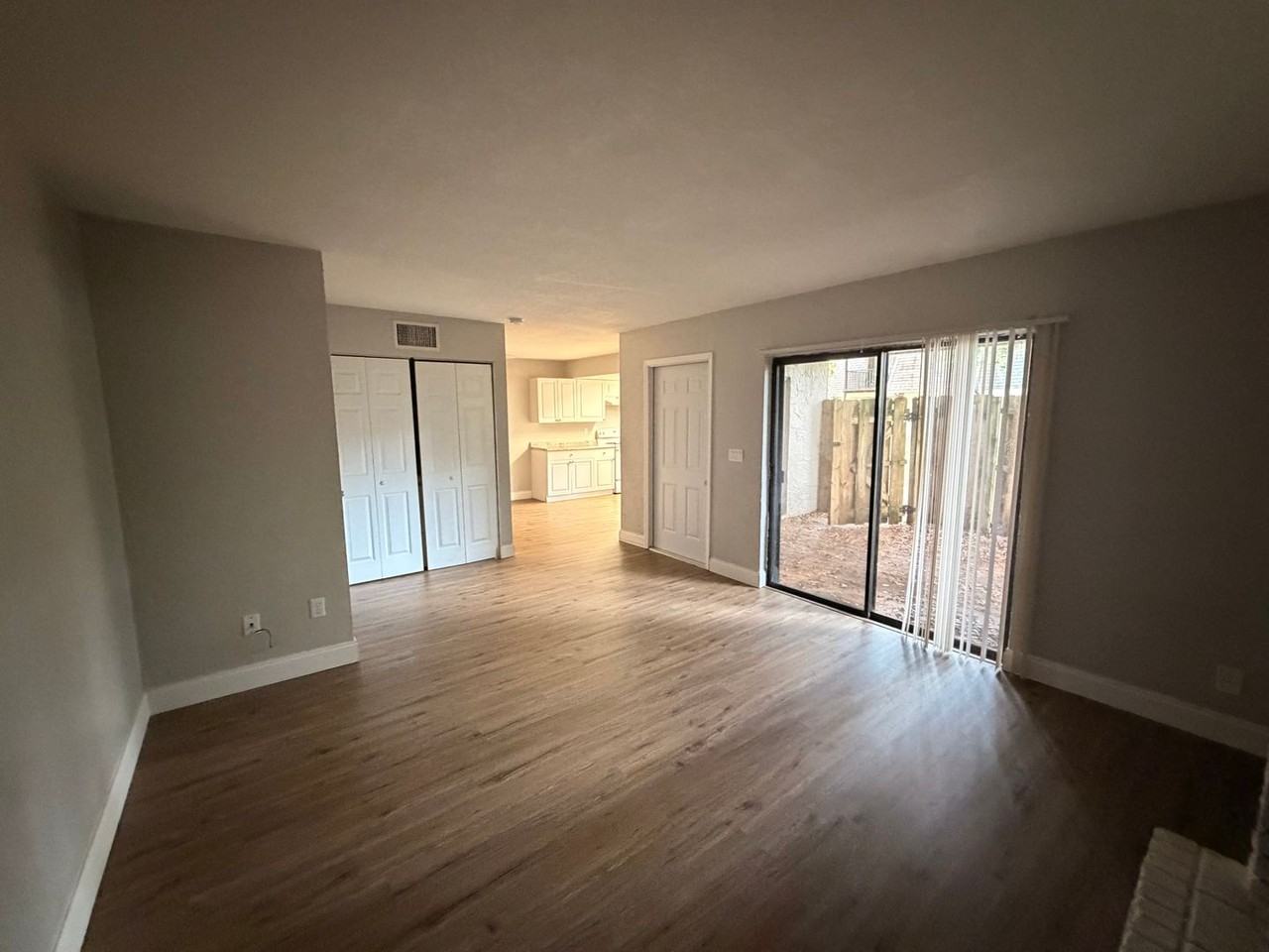 86 Springwood Sq - Photo 3 of 10