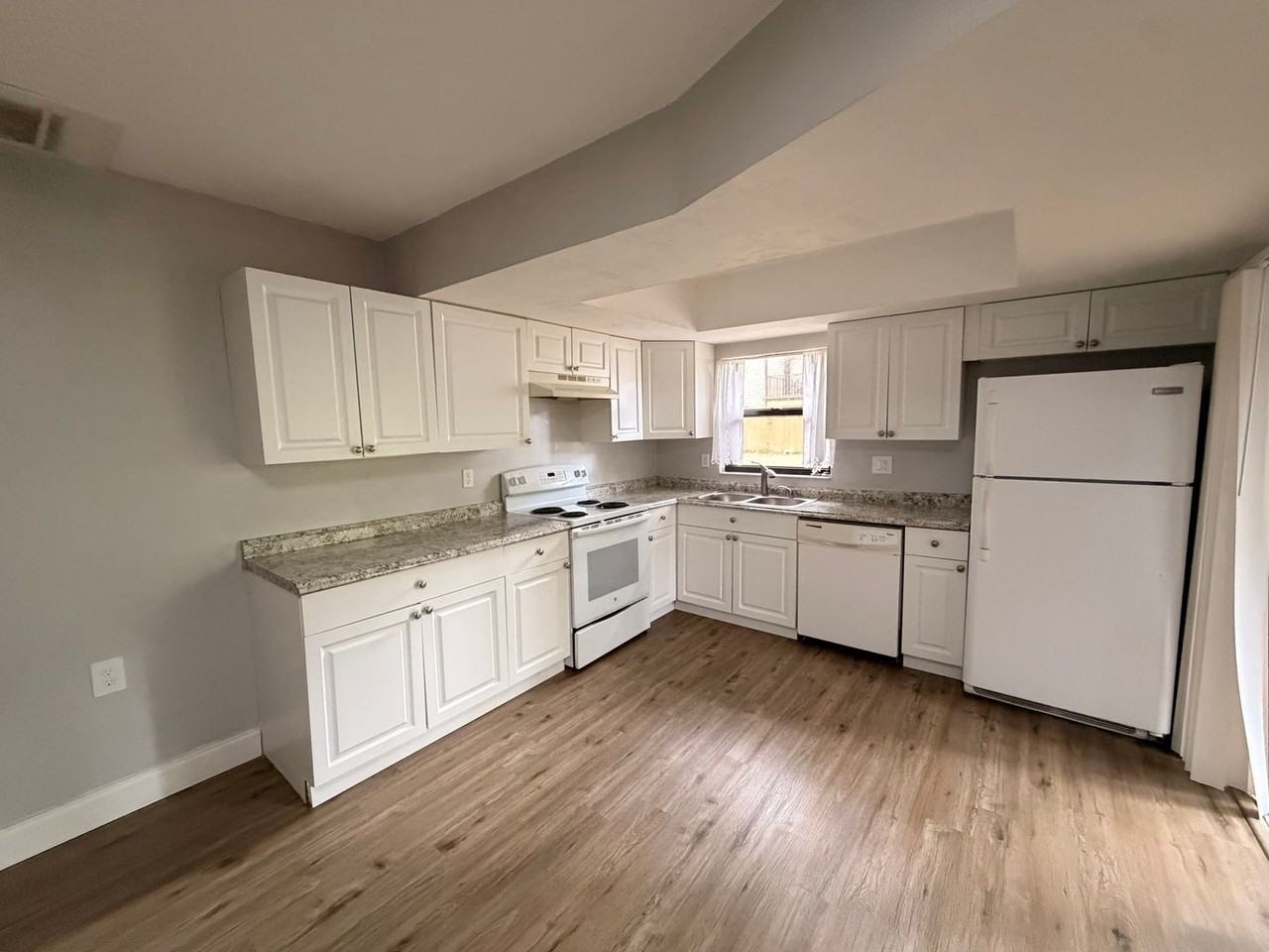 86 Springwood Sq - Photo 4 of 10