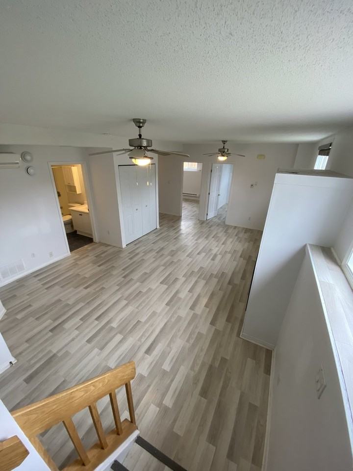 239 Stiver St - Photo 2 of 8