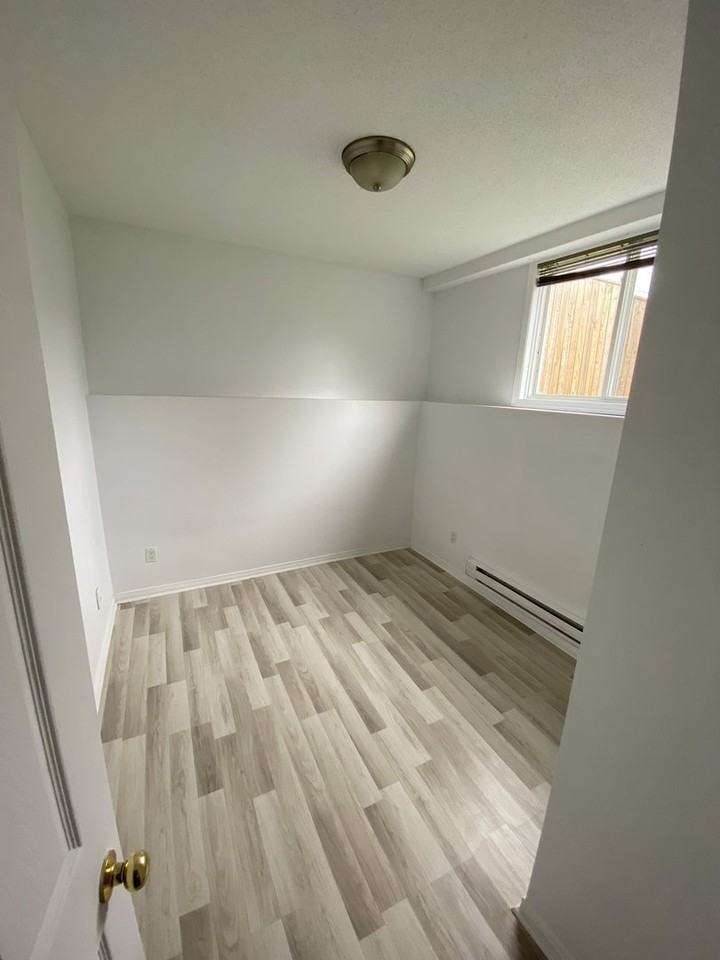 239 Stiver St - Photo 5 of 8