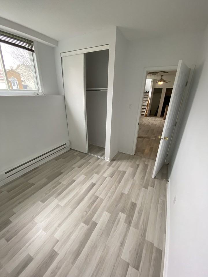 239 Stiver St - Photo 6 of 8