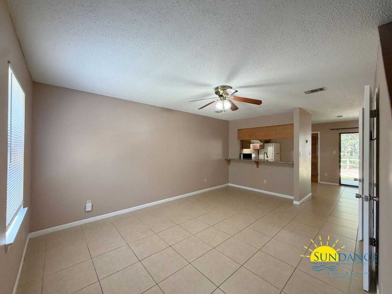 696 Tyner St - Photo 2 of 20