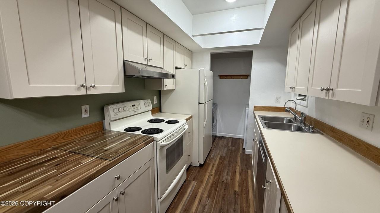 430 E 56th Ave #1D - Photo 4 of 16