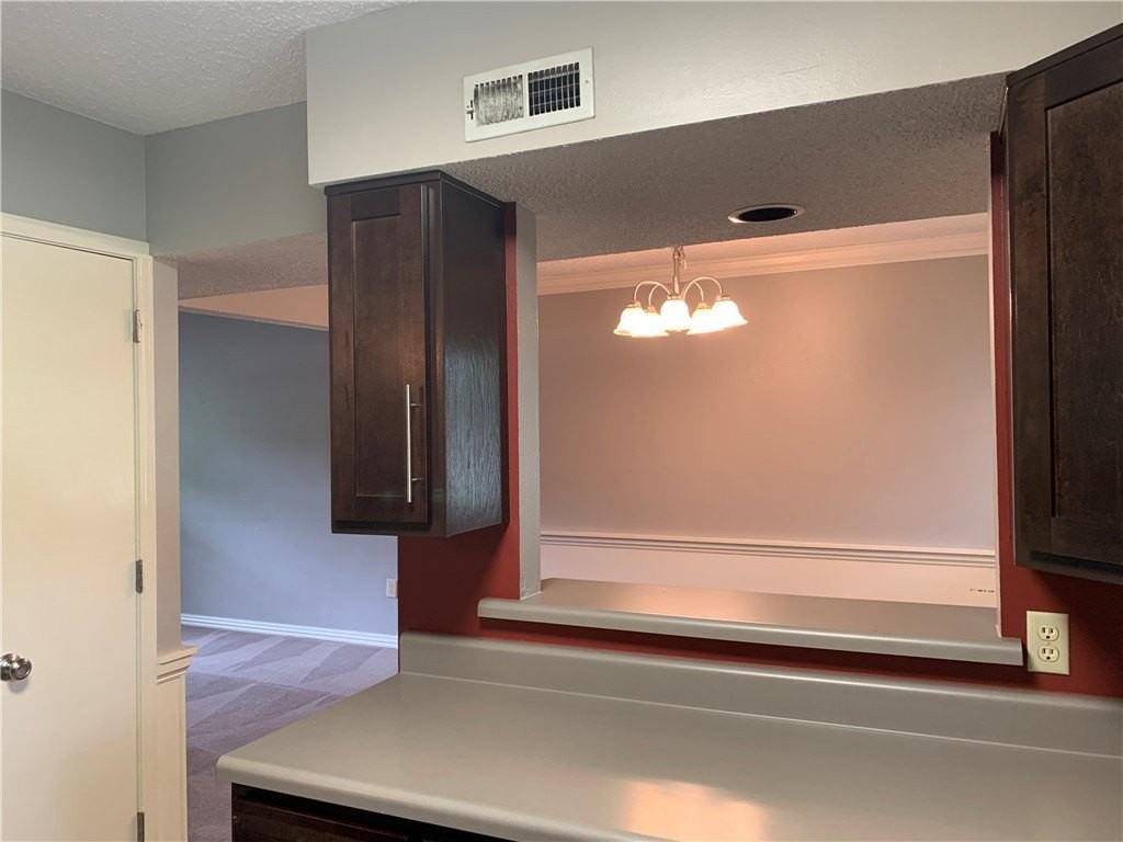 605 W Benton St #C - Photo 2 of 9