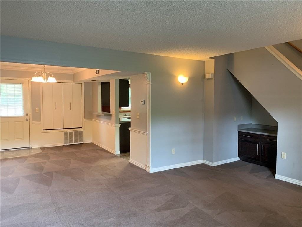 605 W Benton St #C - Photo 5 of 9