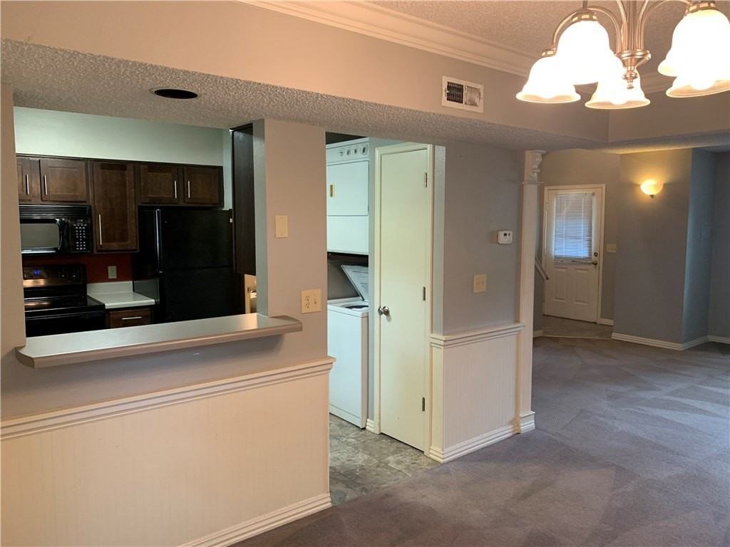 605 W Benton St #C - Photo 7 of 9