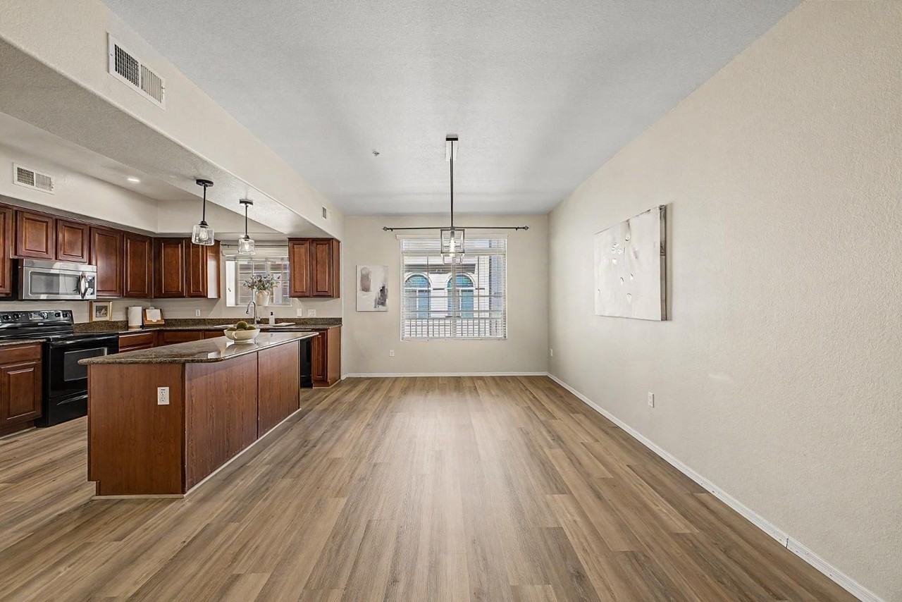 2402 E 5th St #1570 - Photo 7 of 32
