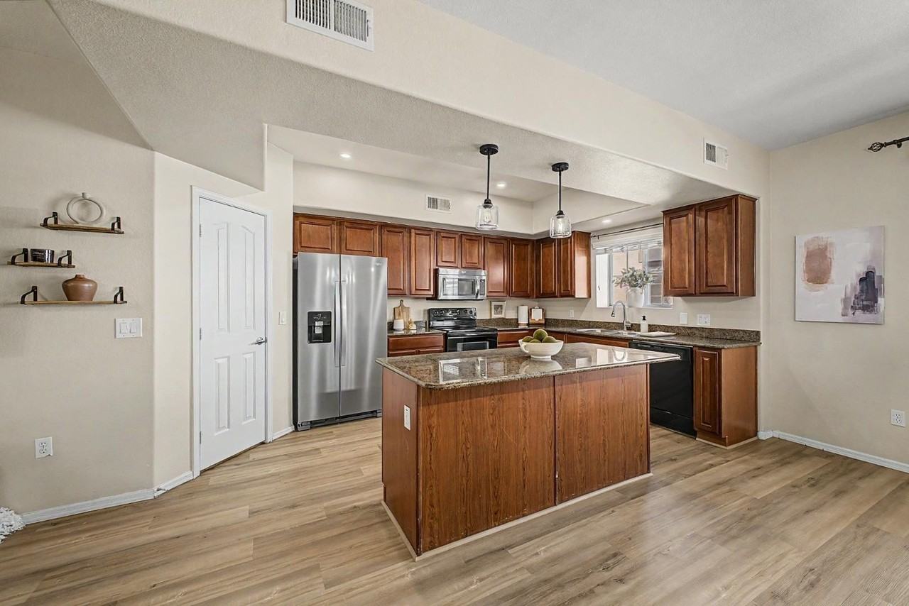 2402 E 5th St #1570 - Photo 5 of 32