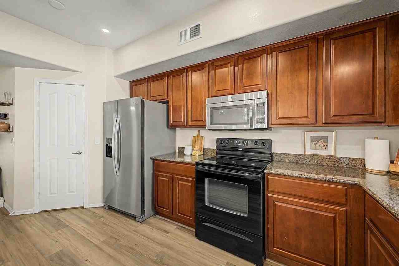 2402 E 5th St #1570 - Photo 3 of 32