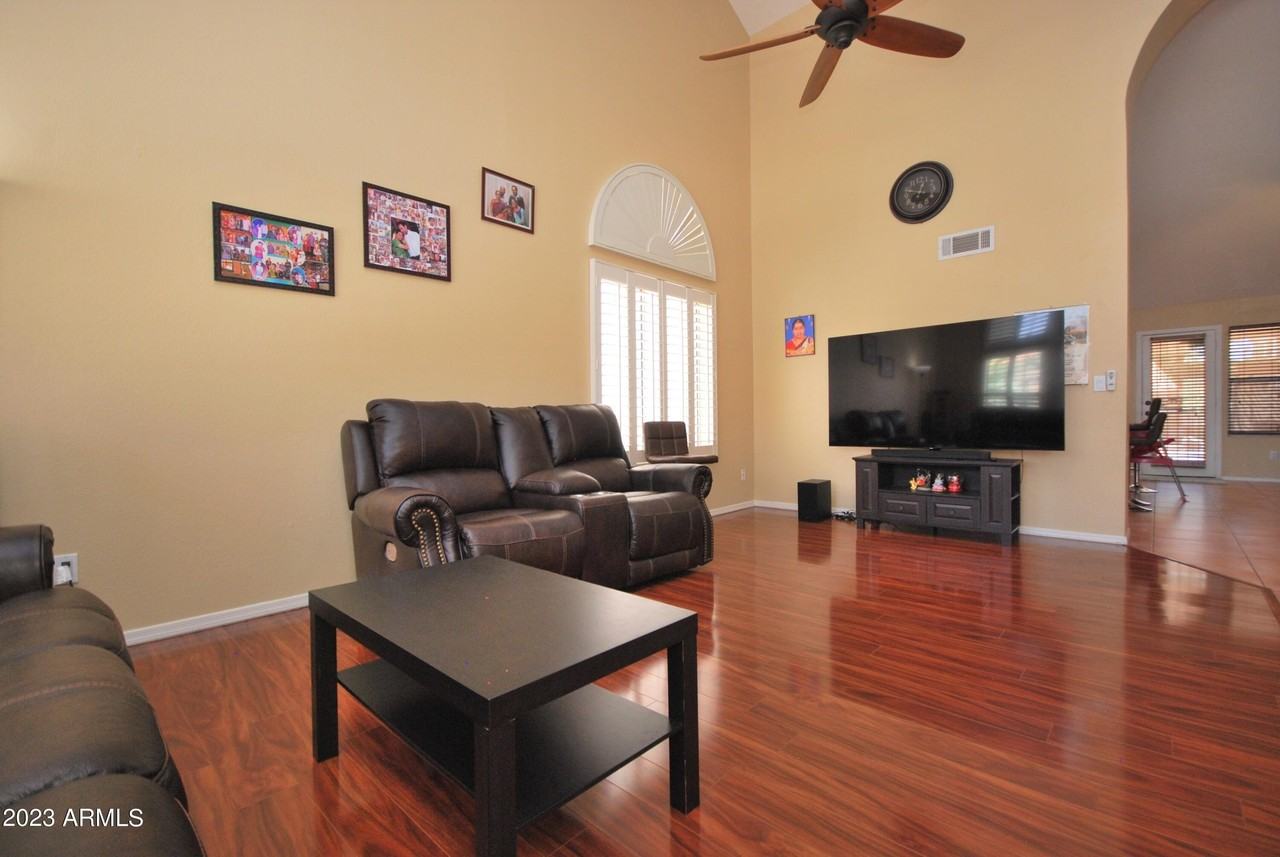 1227 E Glenhaven Dr - Photo 3 of 22