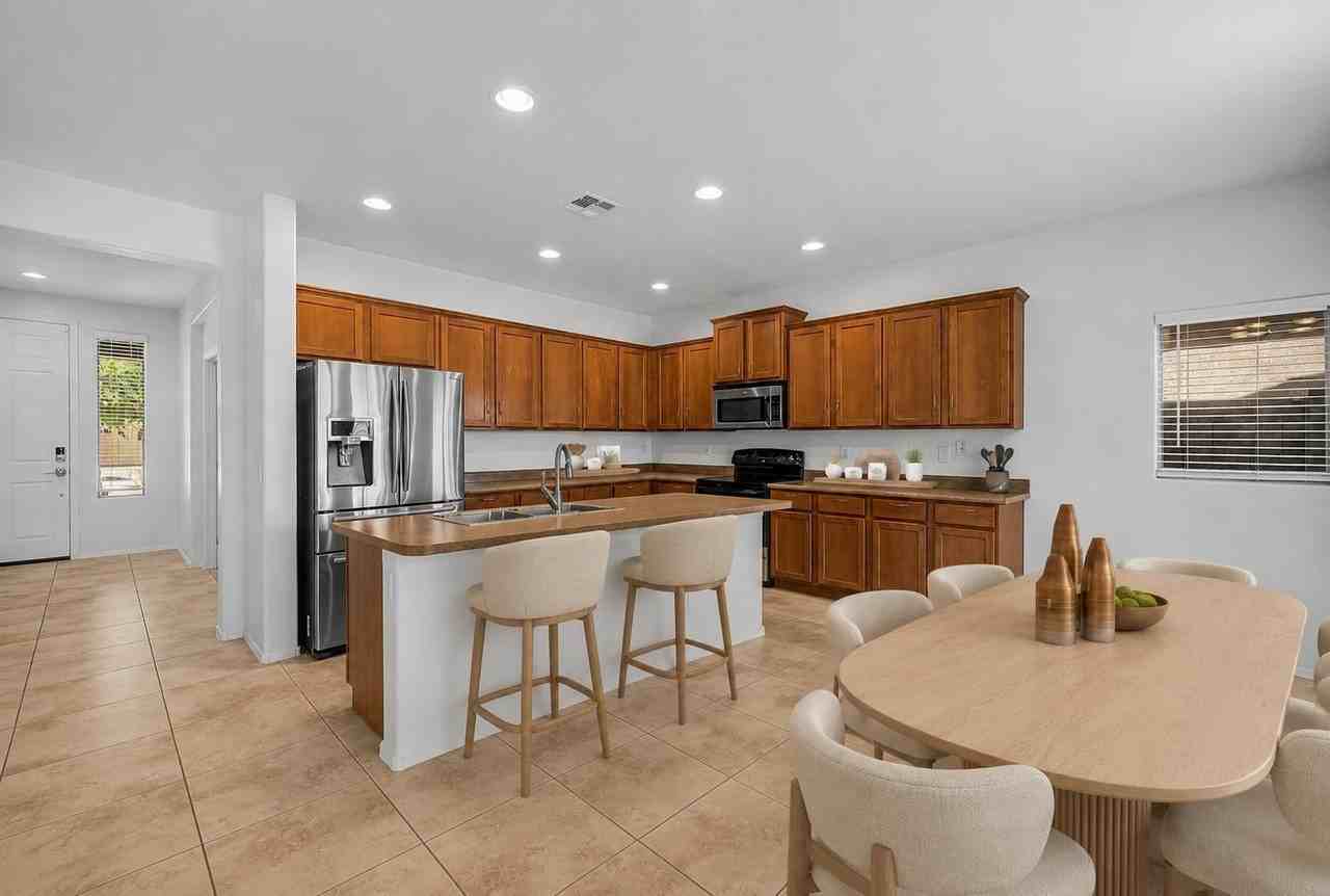 10775 W Washington St - Photo 6 of 31
