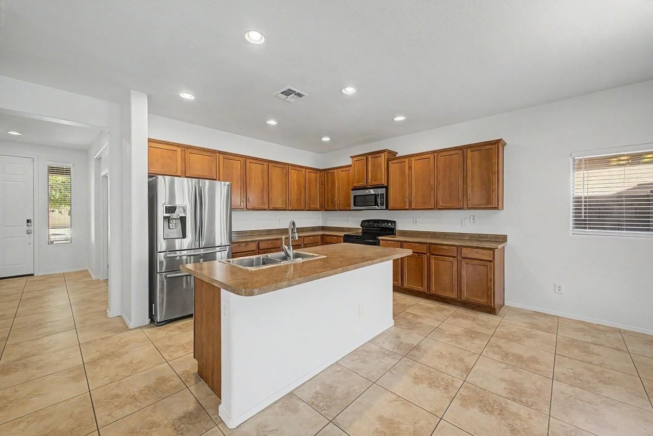 10775 W Washington St - Photo 7 of 31