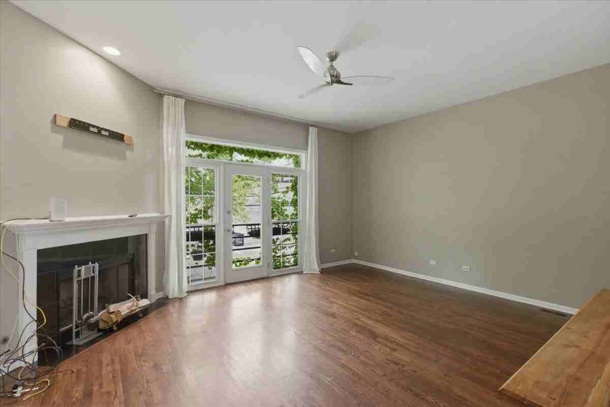745 N Wood St #TH - Photo 4 of 13