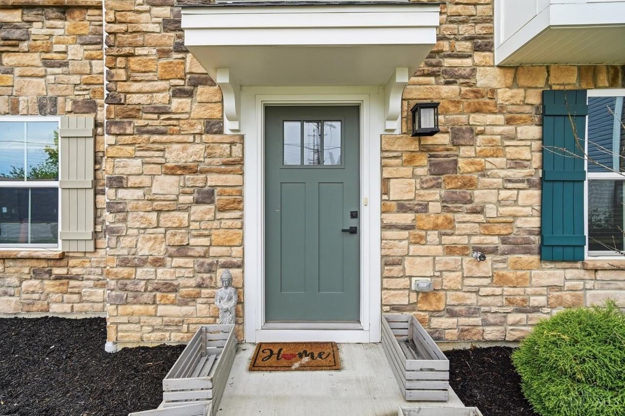 9 Wentworth Ln - Photo 4 of 47