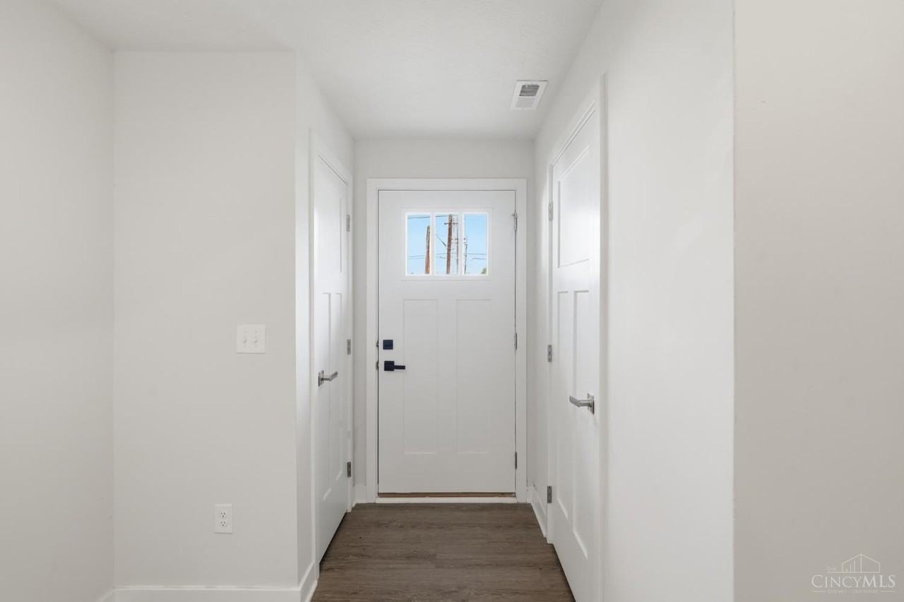 9 Wentworth Ln - Photo 5 of 47
