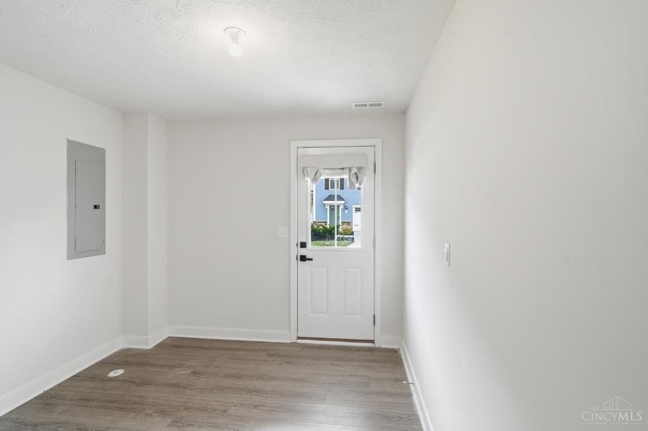 9 Wentworth Ln - Photo 7 of 47