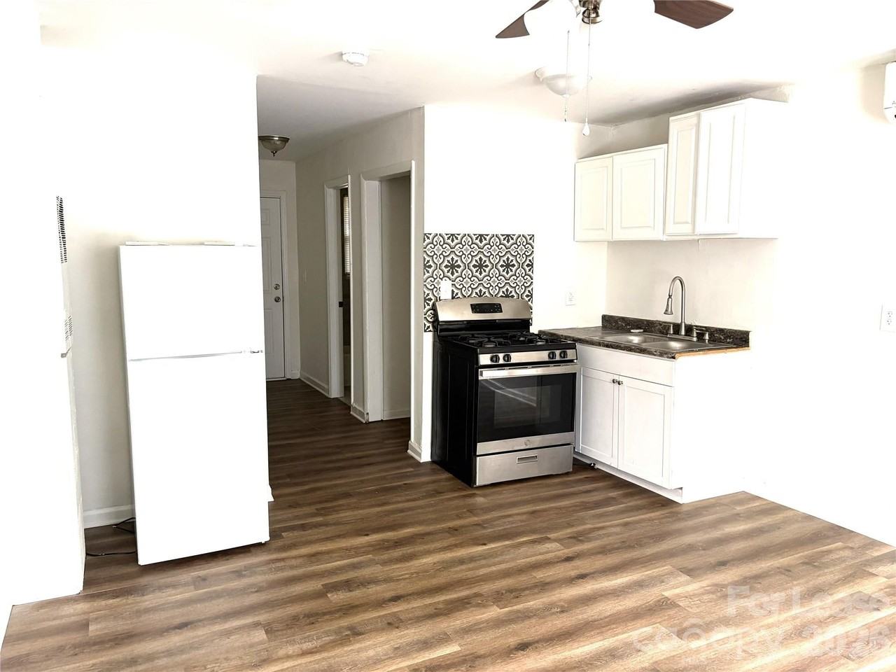1009 Plymouth St #D - Photo 2 of 13