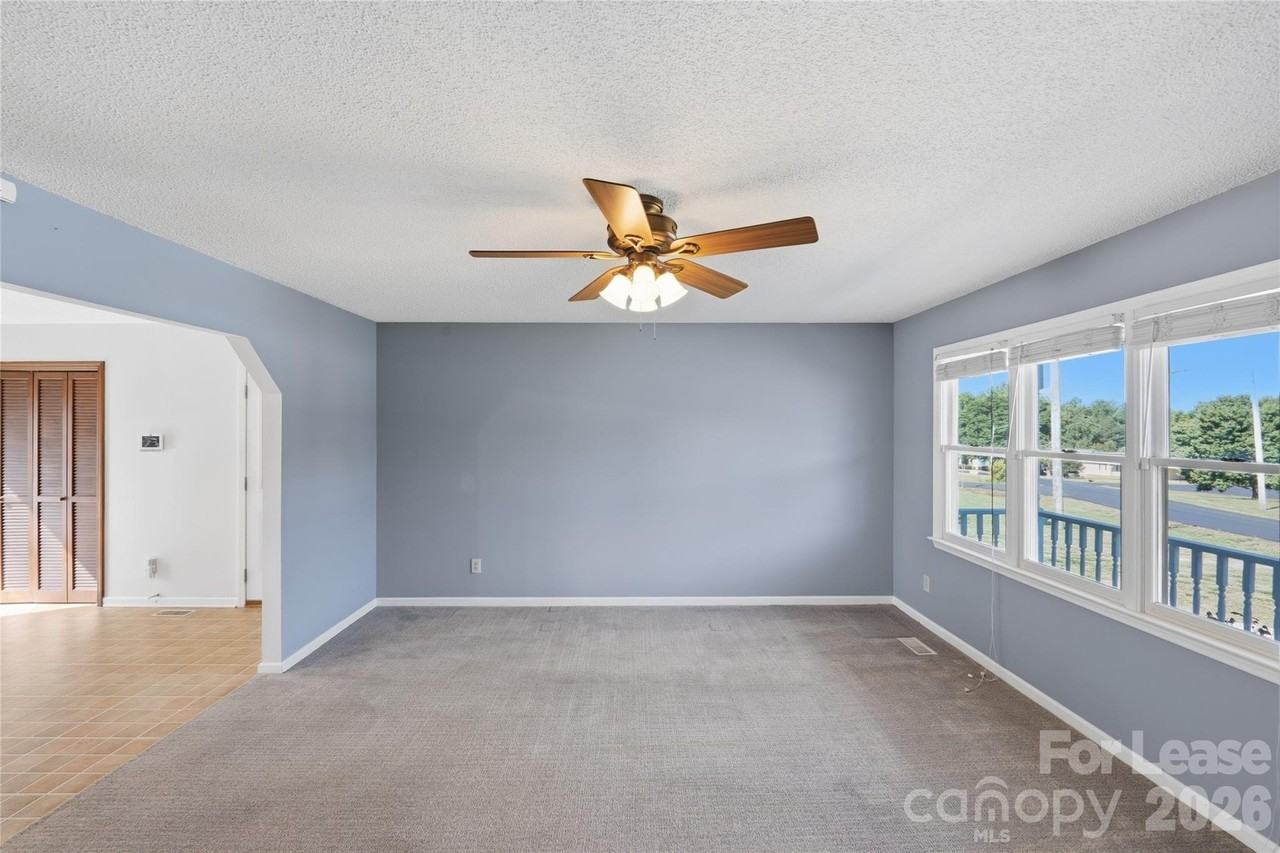 1607 Mcfarland Dr - Photo 2 of 33