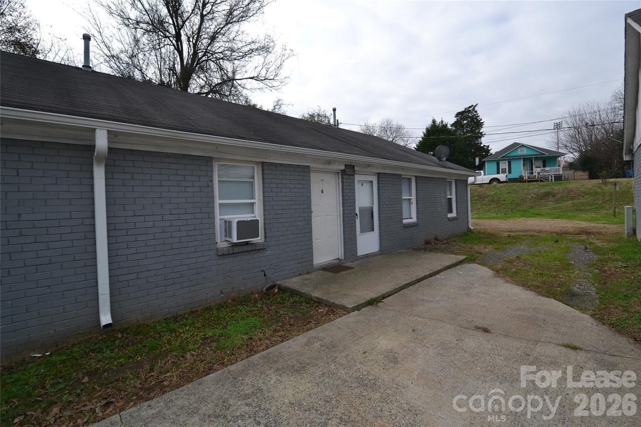 1009 Plymouth St #A - Photo 2 of 15