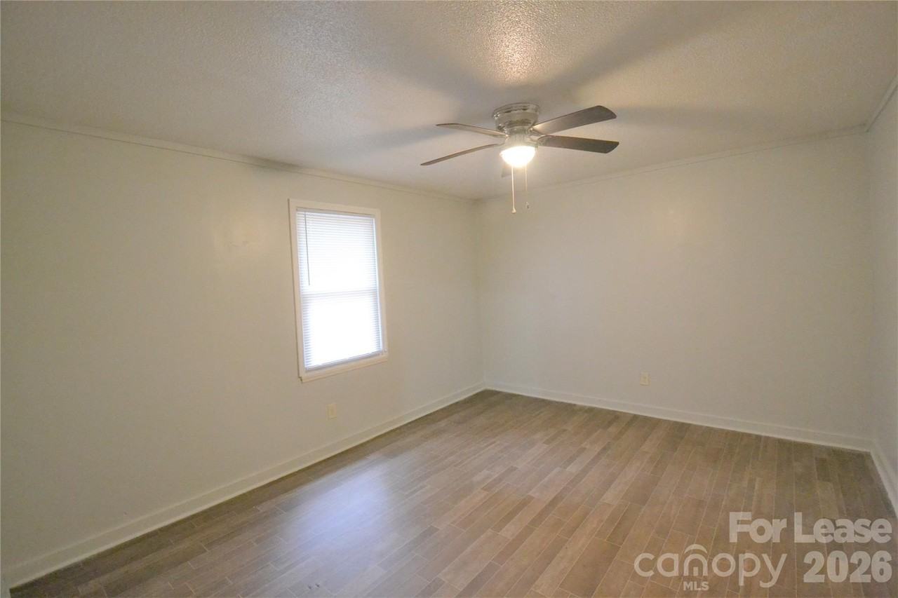 1009 Plymouth St #A - Photo 3 of 15