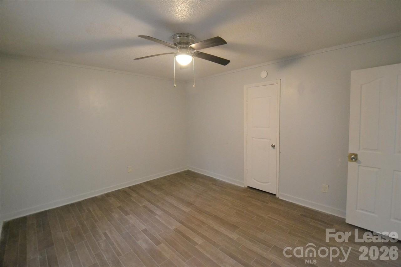 1009 Plymouth St #A - Photo 4 of 15