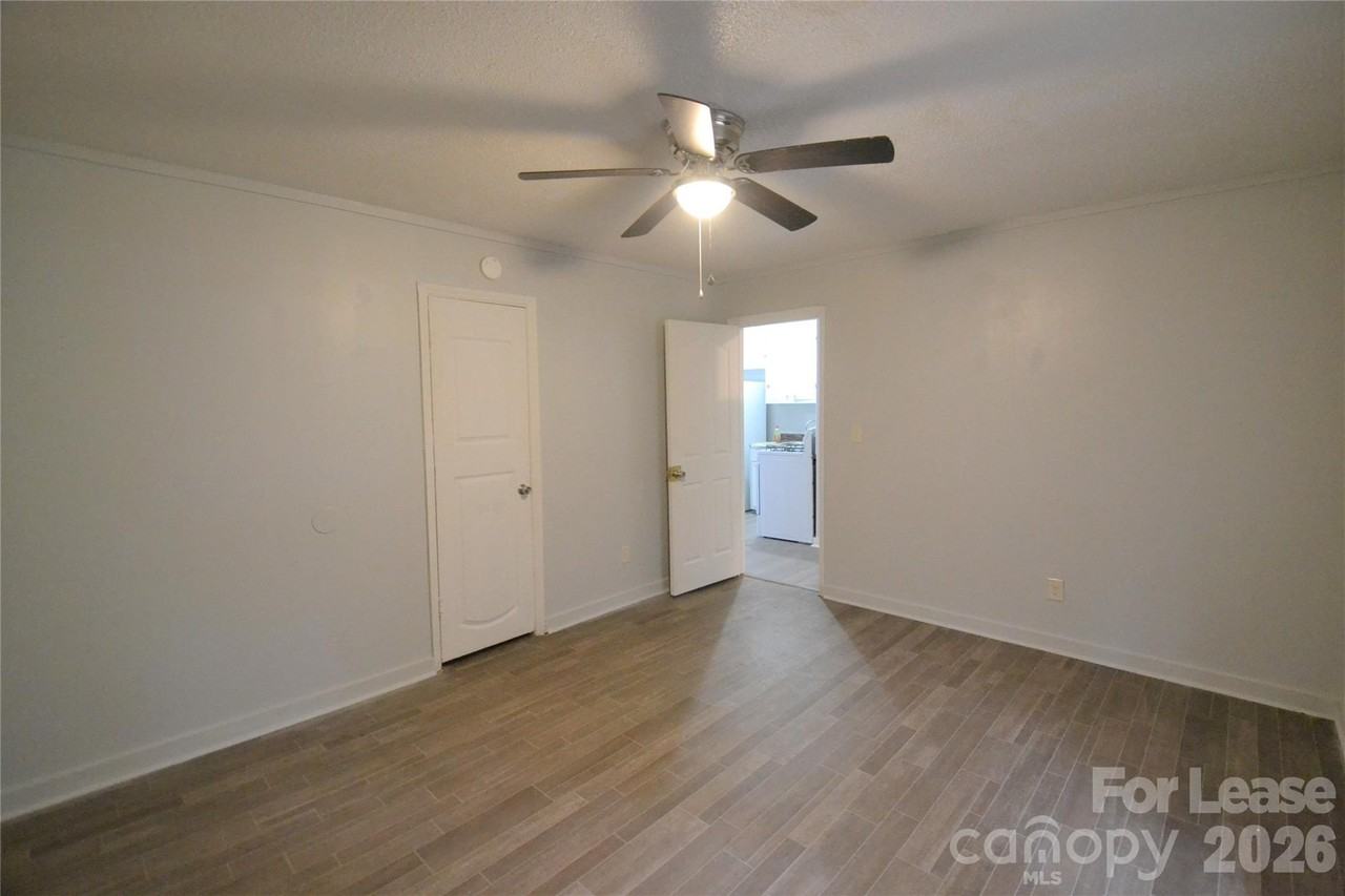 1009 Plymouth St #A - Photo 5 of 15