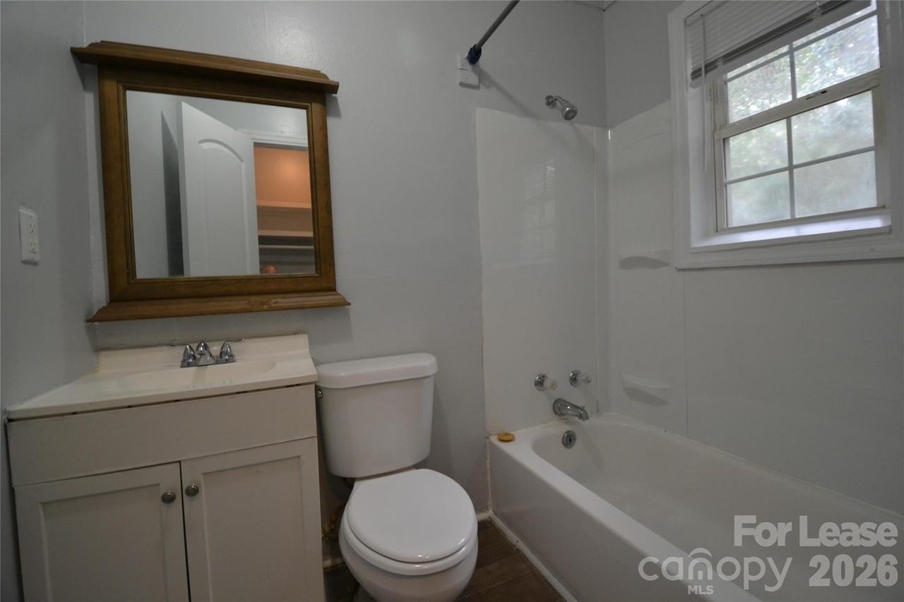 1009 Plymouth St #A - Photo 7 of 15
