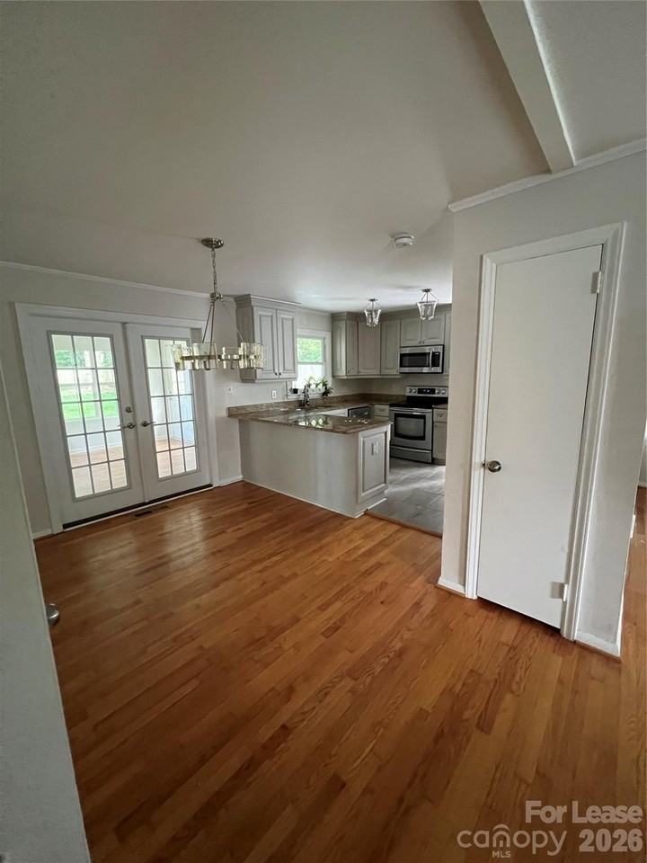4925 Vincent Ln - Photo 2 of 12