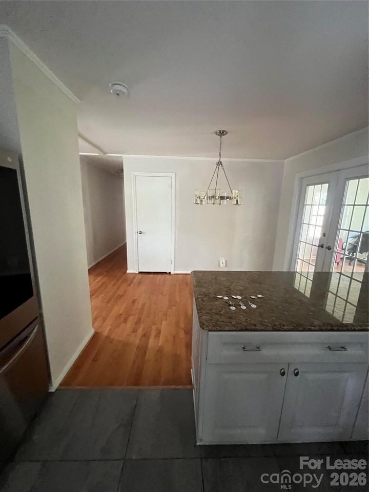 4925 Vincent Ln - Photo 3 of 12