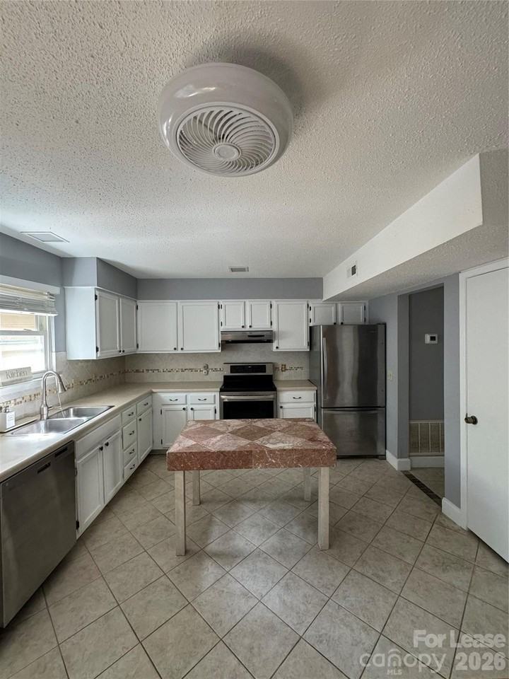3282 Heathstead Pl - Photo 5 of 19