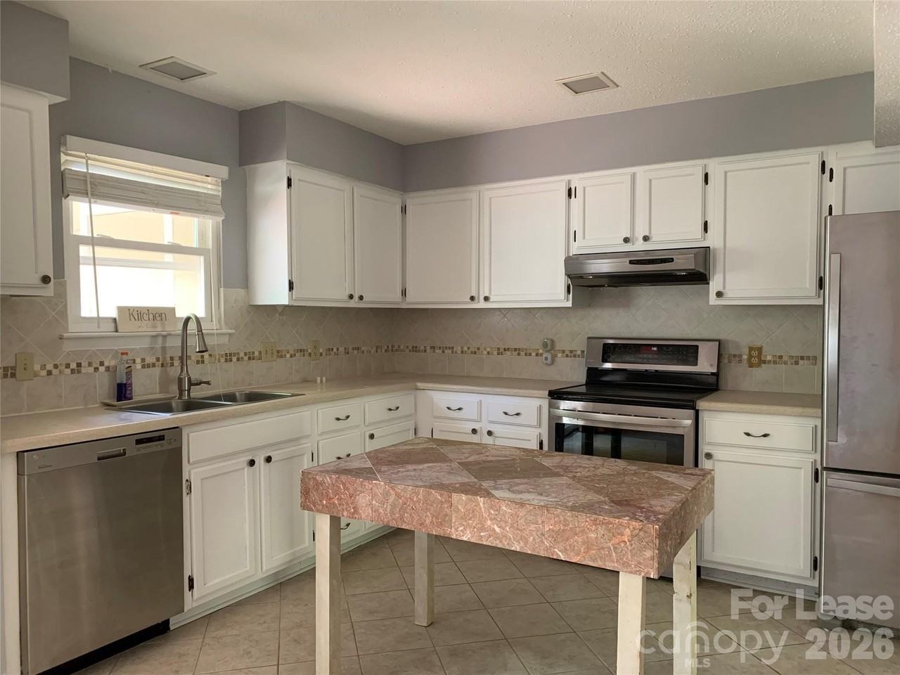 3282 Heathstead Pl - Photo 7 of 19